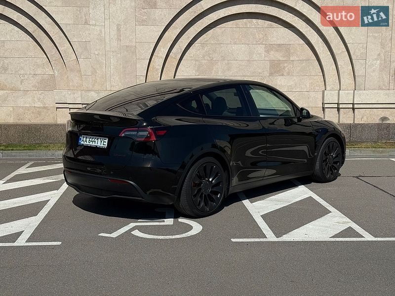 Позашляховик / Кросовер Tesla Model Y 2021 в Києві