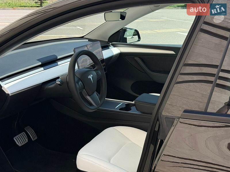 Позашляховик / Кросовер Tesla Model Y 2021 в Києві