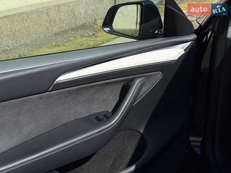 Позашляховик / Кросовер Tesla Model Y 2021 в Києві