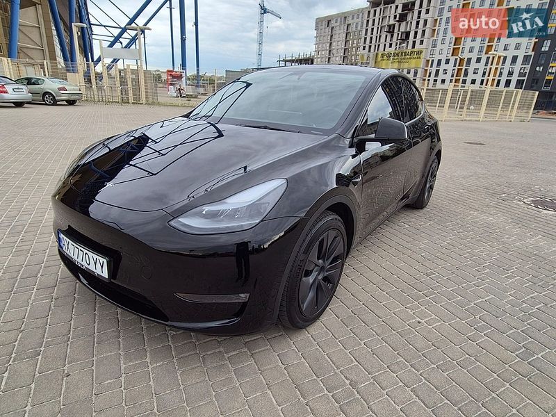Tesla Model Y 2024