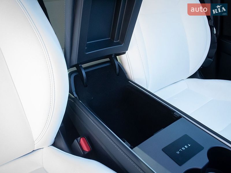 Внедорожник / Кроссовер Tesla Model Y 2022 в Киеве