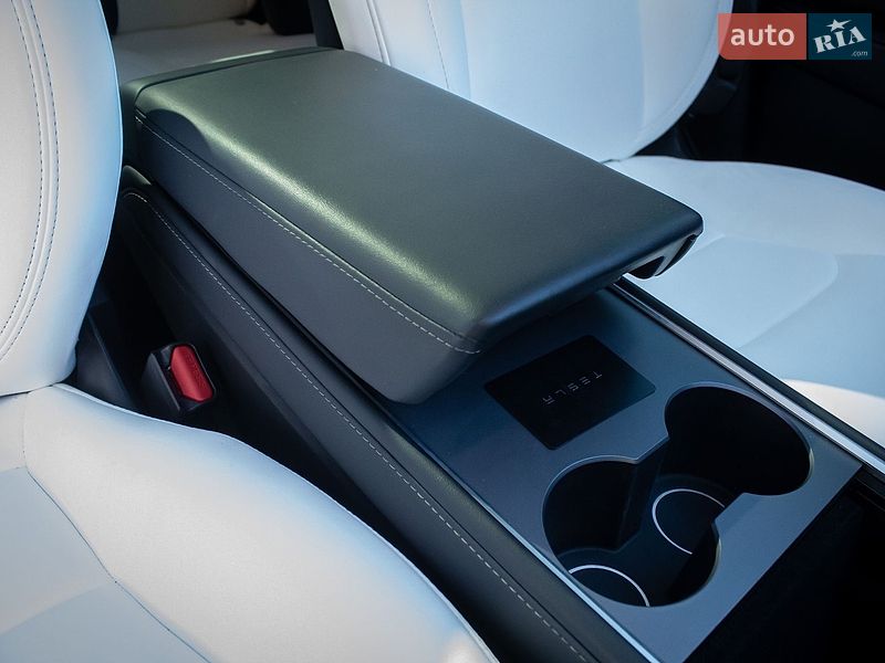 Внедорожник / Кроссовер Tesla Model Y 2022 в Киеве