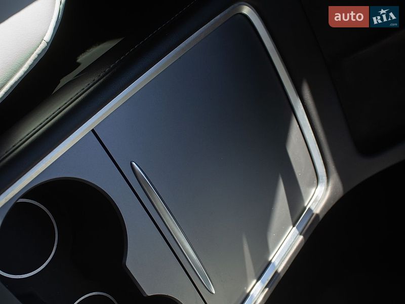Внедорожник / Кроссовер Tesla Model Y 2022 в Киеве