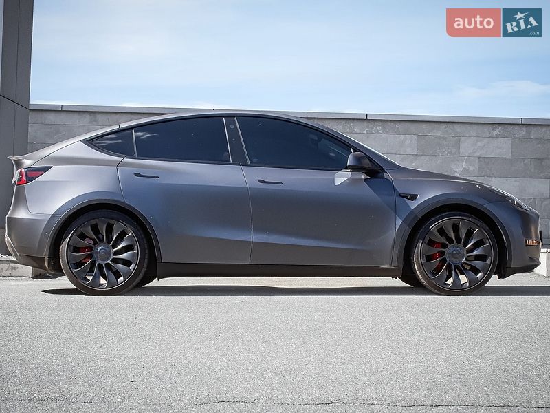 Внедорожник / Кроссовер Tesla Model Y 2022 в Киеве