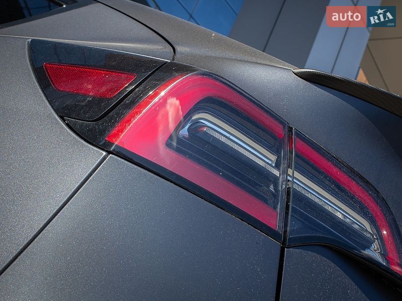 Внедорожник / Кроссовер Tesla Model Y 2022 в Киеве