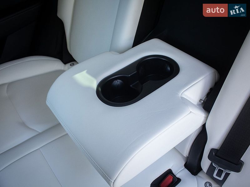 Внедорожник / Кроссовер Tesla Model Y 2022 в Киеве