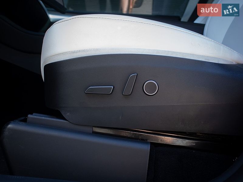 Внедорожник / Кроссовер Tesla Model Y 2022 в Киеве