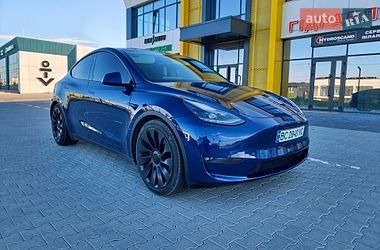 Tesla Model Y  2021