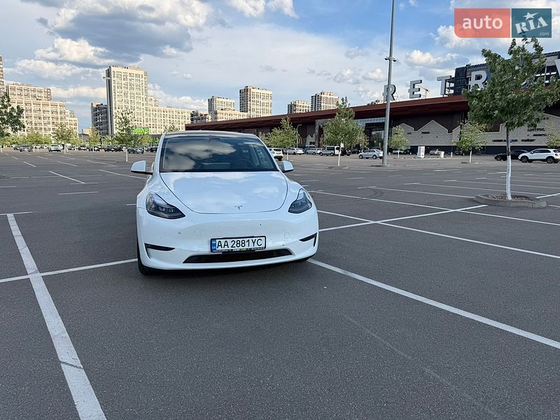 Tesla Model Y 2023