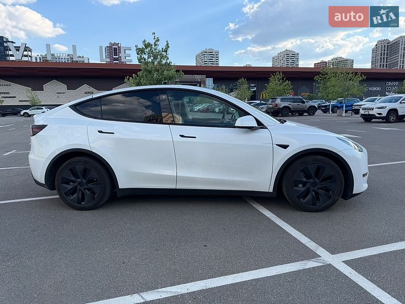 Позашляховик / Кросовер Tesla Model Y 2023 в Києві
