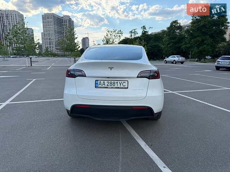 Позашляховик / Кросовер Tesla Model Y 2023 в Києві