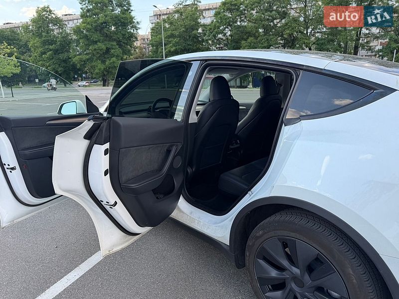 Позашляховик / Кросовер Tesla Model Y 2023 в Києві