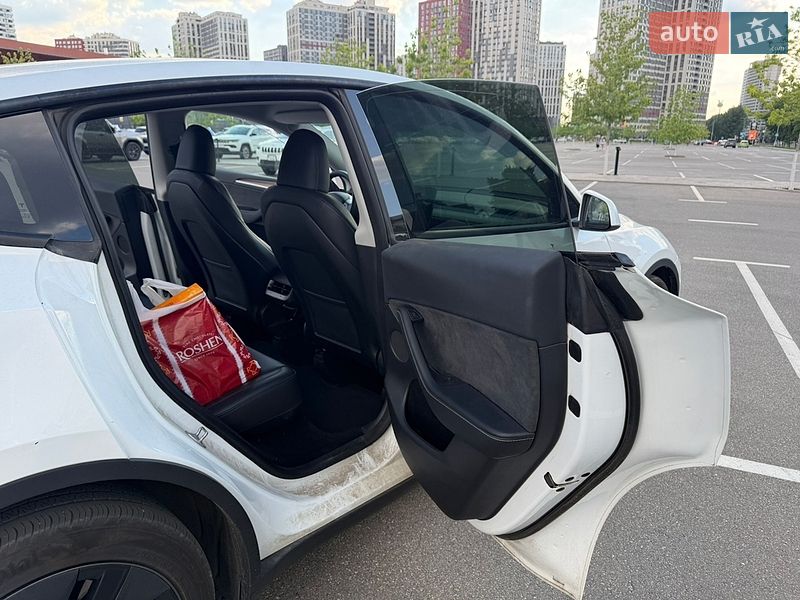 Позашляховик / Кросовер Tesla Model Y 2023 в Києві