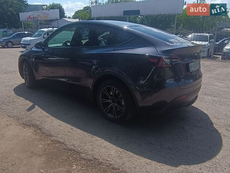 Позашляховик / Кросовер Tesla Model Y 2024 в Одесі фото 4 Позашляховик / Кросовер Tesla Model Y 2024 в Одесі