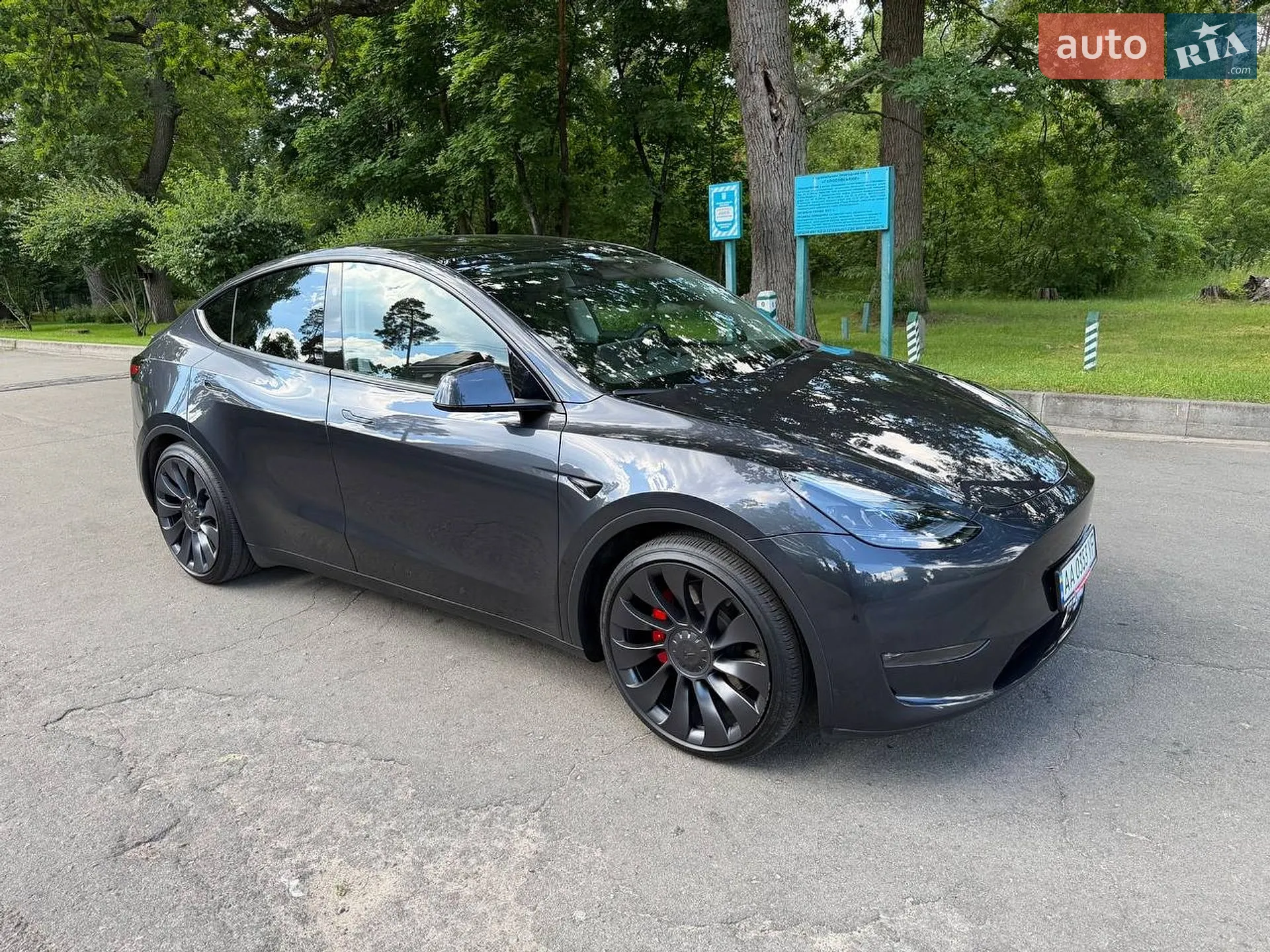 Tesla Model Y 2024 VIN 7SAYGDEF6RA291217 фото оголошення 3 з 7