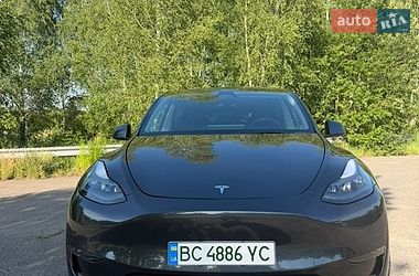 Tesla Model Y  2024