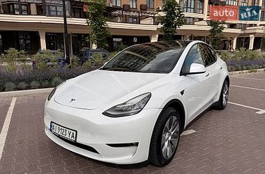 Tesla Model Y  2023