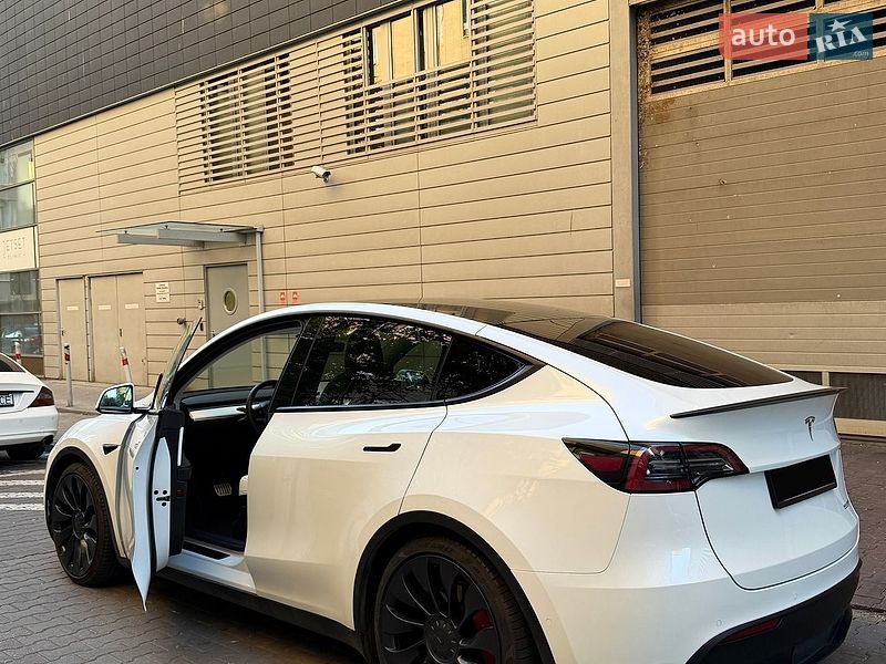 Внедорожник / Кроссовер Tesla Model Y 2022 в Киеве