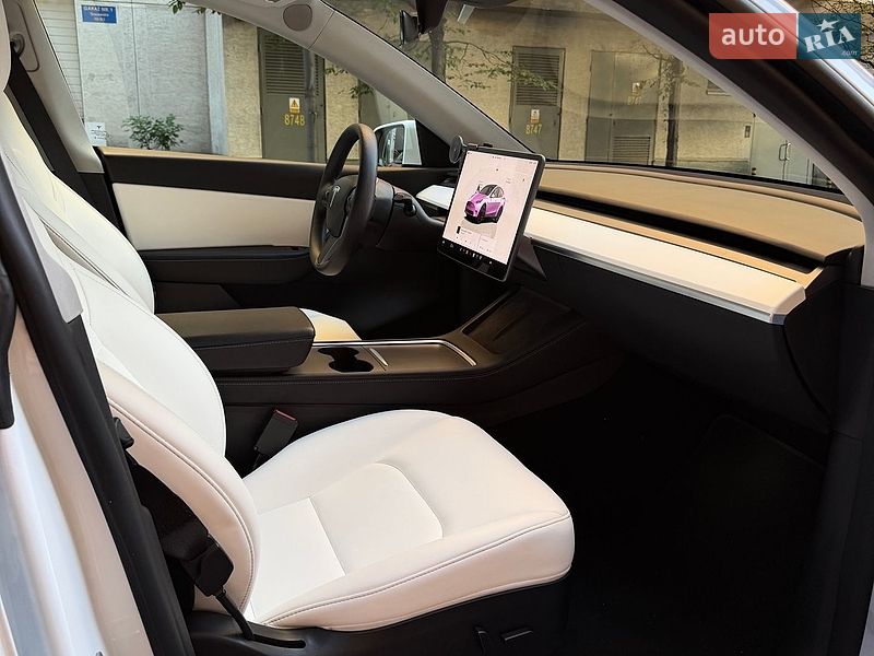 Внедорожник / Кроссовер Tesla Model Y 2022 в Киеве