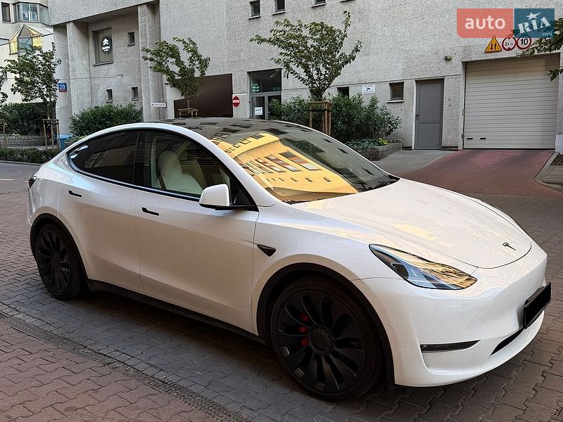 Внедорожник / Кроссовер Tesla Model Y 2022 в Киеве