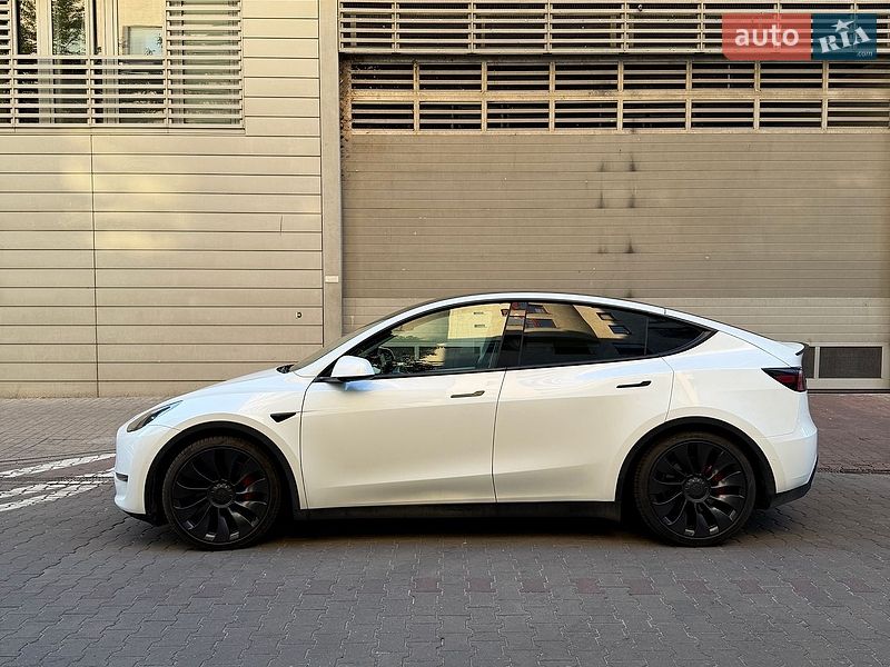 Внедорожник / Кроссовер Tesla Model Y 2022 в Киеве