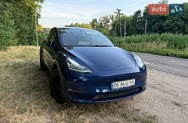 Tesla Model Y  2022