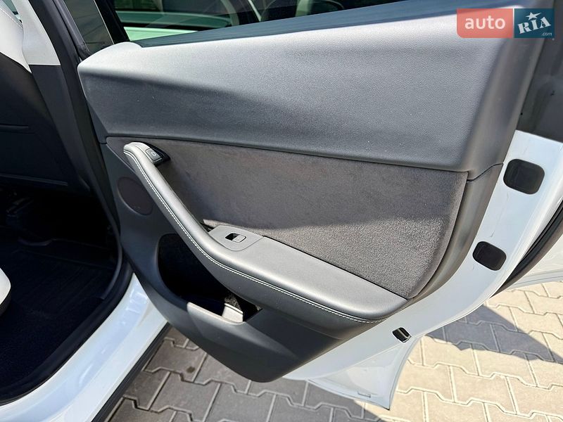 Позашляховик / Кросовер Tesla Model Y 2022 в Білій Церкві