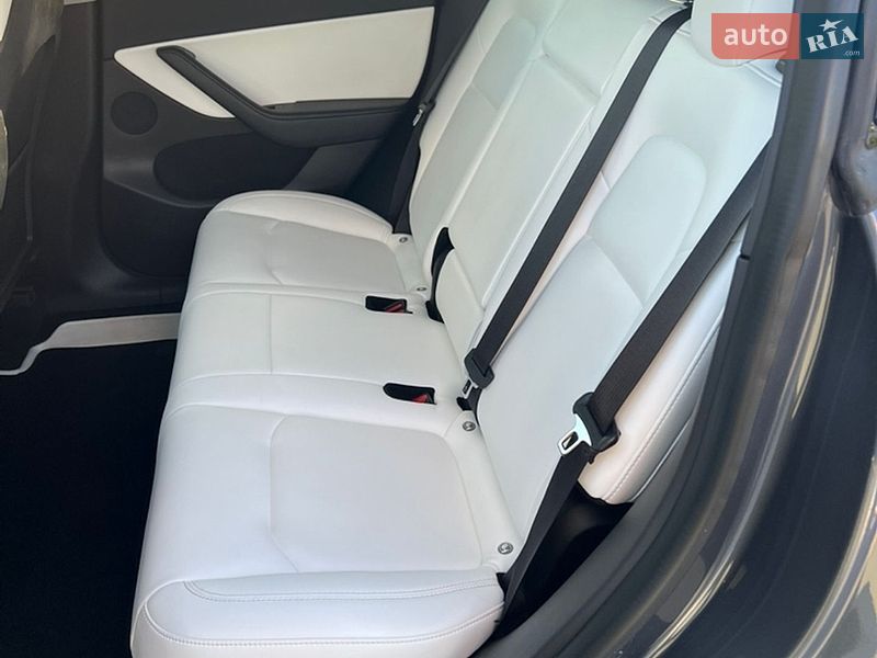 Позашляховик / Кросовер Tesla Model Y 2021 в Києві фото 18 Позашляховик / Кросовер Tesla Model Y 2021 в Києві