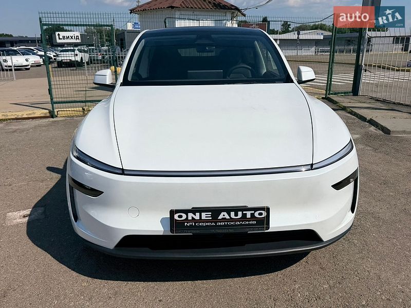 Внедорожник / Кроссовер Tesla Model Y 2025 в Киеве