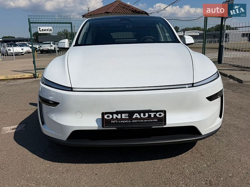 Внедорожник / Кроссовер Tesla Model Y 2025 в Киеве