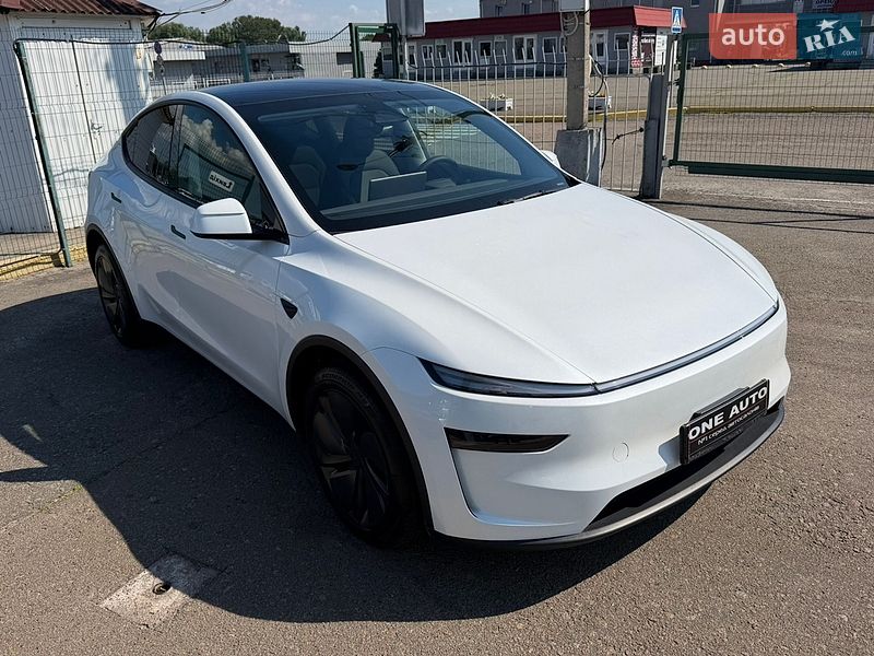 Внедорожник / Кроссовер Tesla Model Y 2025 в Киеве