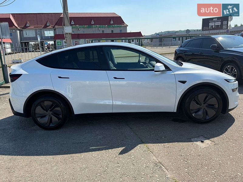 Внедорожник / Кроссовер Tesla Model Y 2025 в Киеве