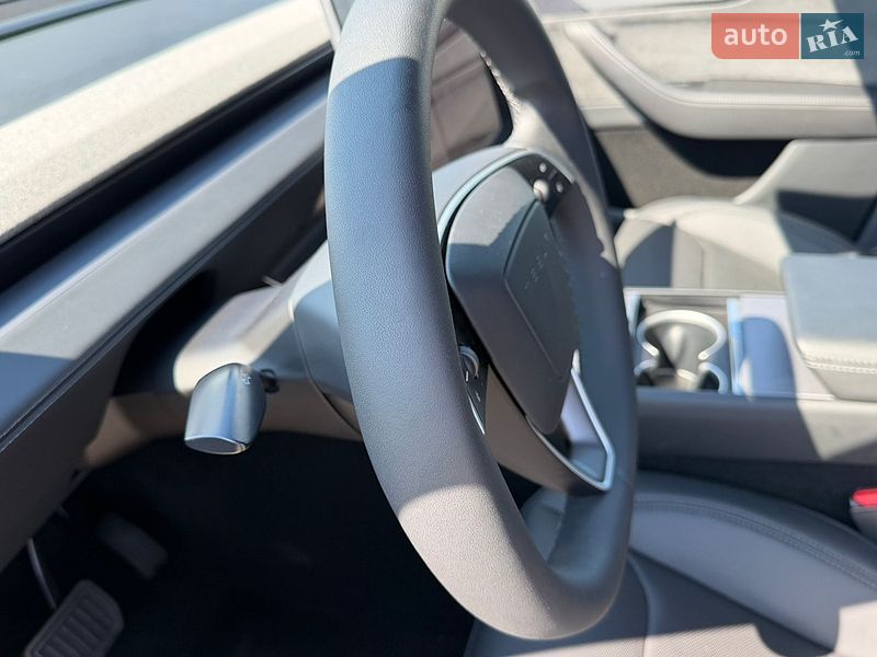 Внедорожник / Кроссовер Tesla Model Y 2025 в Киеве