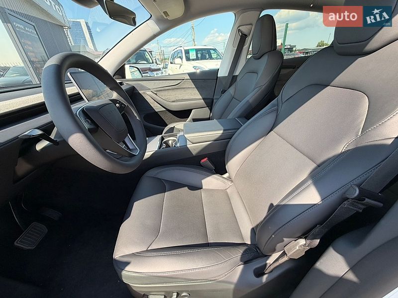 Внедорожник / Кроссовер Tesla Model Y 2025 в Киеве