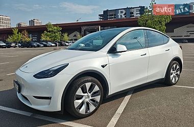 Tesla Model Y  2024