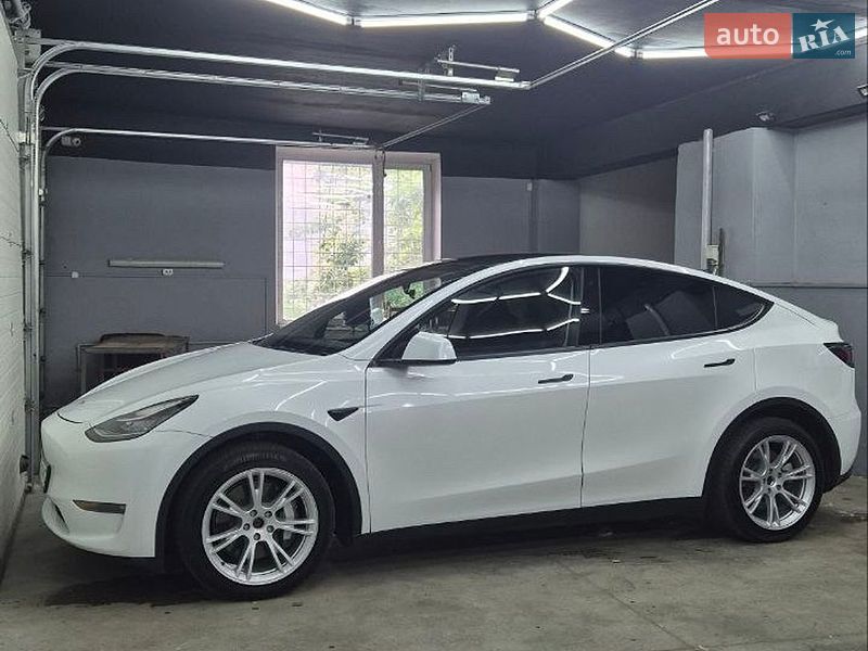 Tesla Model Y 2023