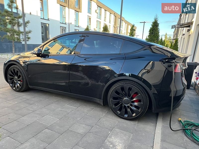 Внедорожник / Кроссовер Tesla Model Y 2022 в Киеве