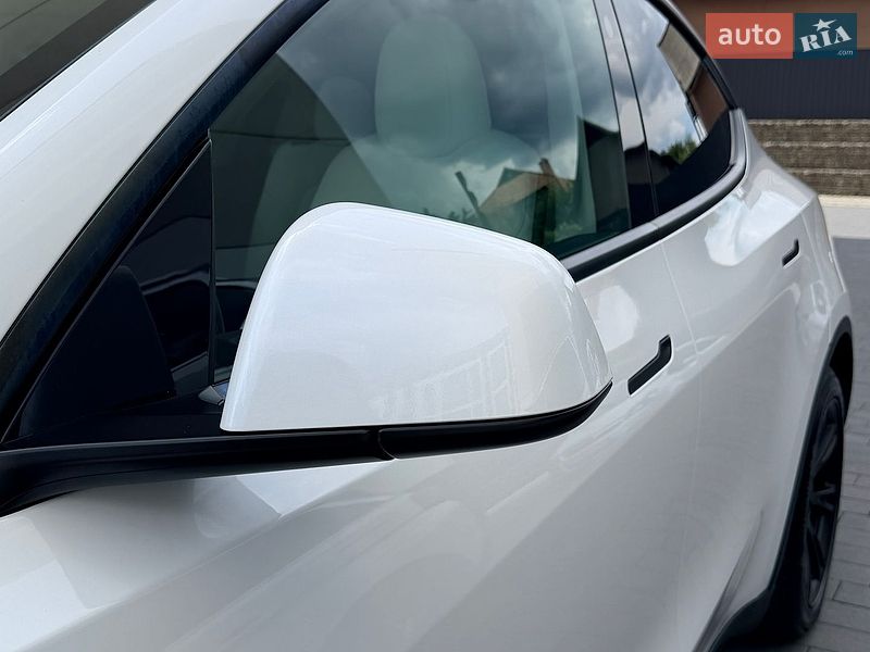 Внедорожник / Кроссовер Tesla Model Y 2024 в Ивано-Франковске