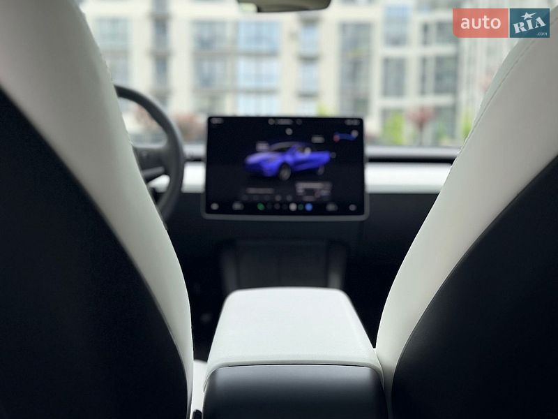 Внедорожник / Кроссовер Tesla Model Y 2024 в Ивано-Франковске