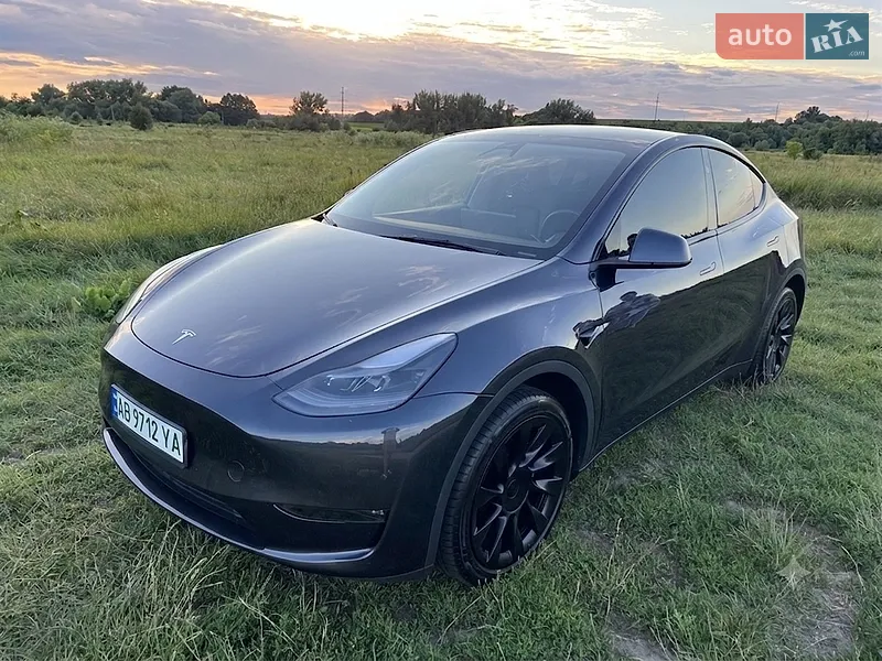 Tesla Model Y 2024