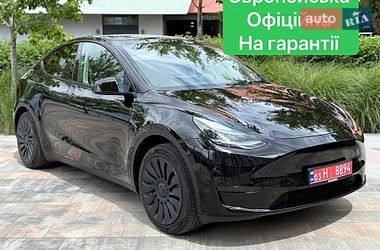 Tesla Model Y  2024
