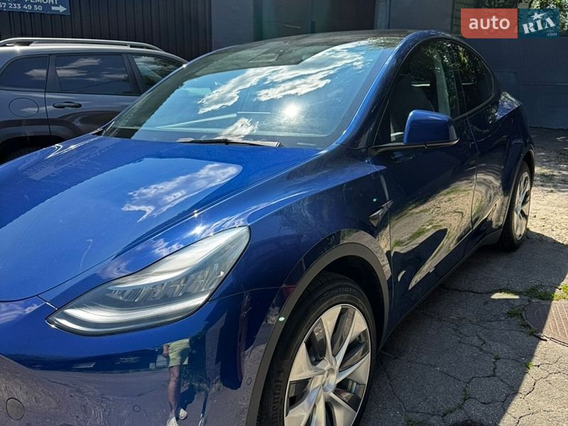 Внедорожник / Кроссовер Tesla Model Y 2021 в Киеве