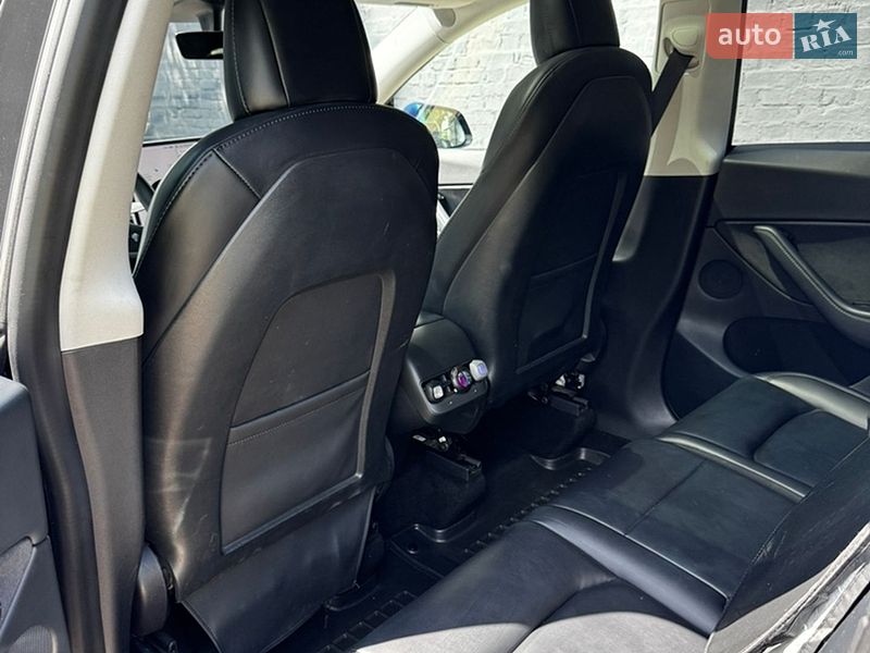 Внедорожник / Кроссовер Tesla Model Y 2021 в Киеве