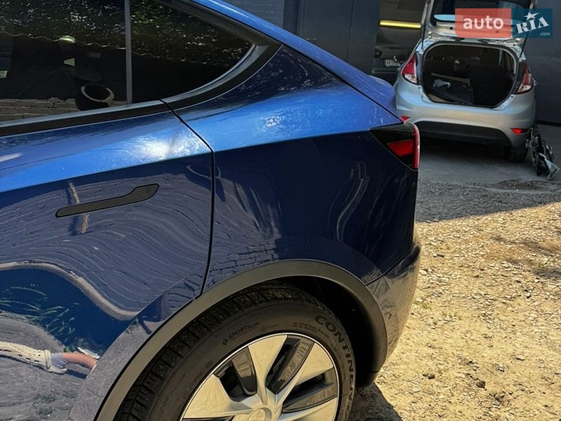 Внедорожник / Кроссовер Tesla Model Y 2021 в Киеве