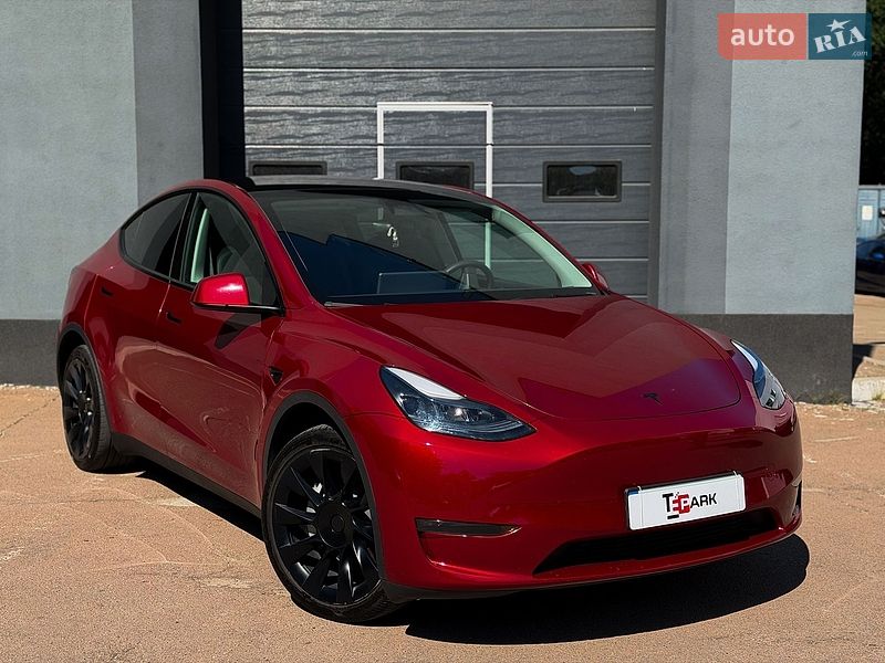 Tesla Model Y 2024