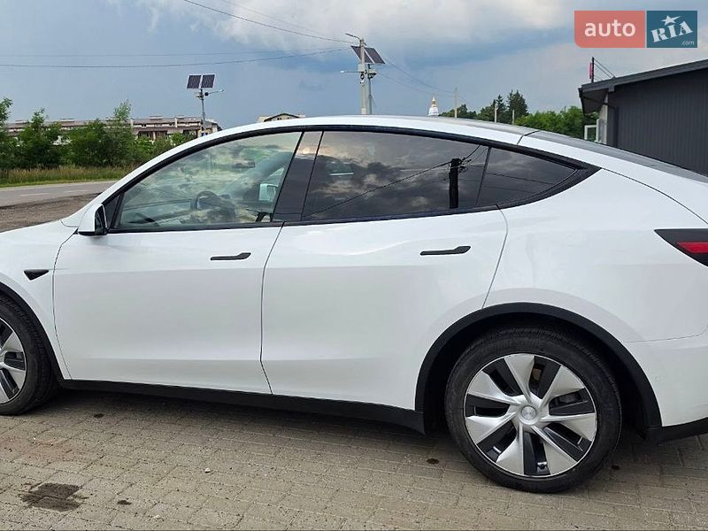 Внедорожник / Кроссовер Tesla Model Y 2021 в Львове