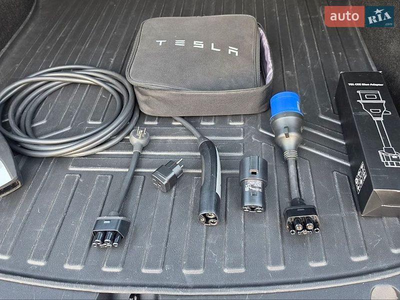 Внедорожник / Кроссовер Tesla Model Y 2021 в Львове
