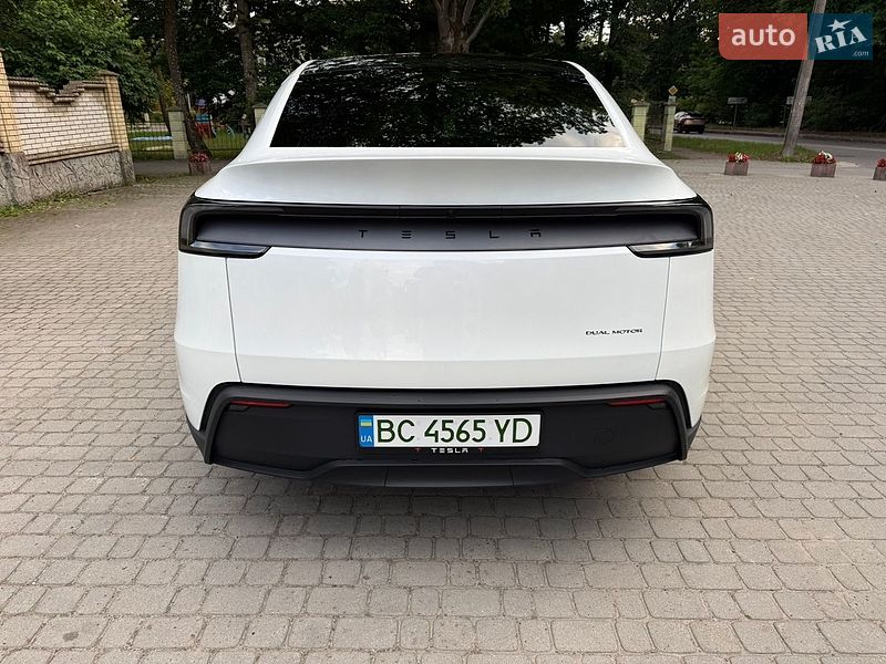 Внедорожник / Кроссовер Tesla Model Y 2025 в Львове