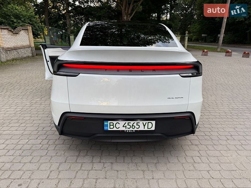 Внедорожник / Кроссовер Tesla Model Y 2025 в Львове