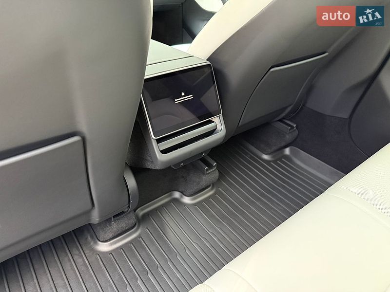 Внедорожник / Кроссовер Tesla Model Y 2025 в Львове
